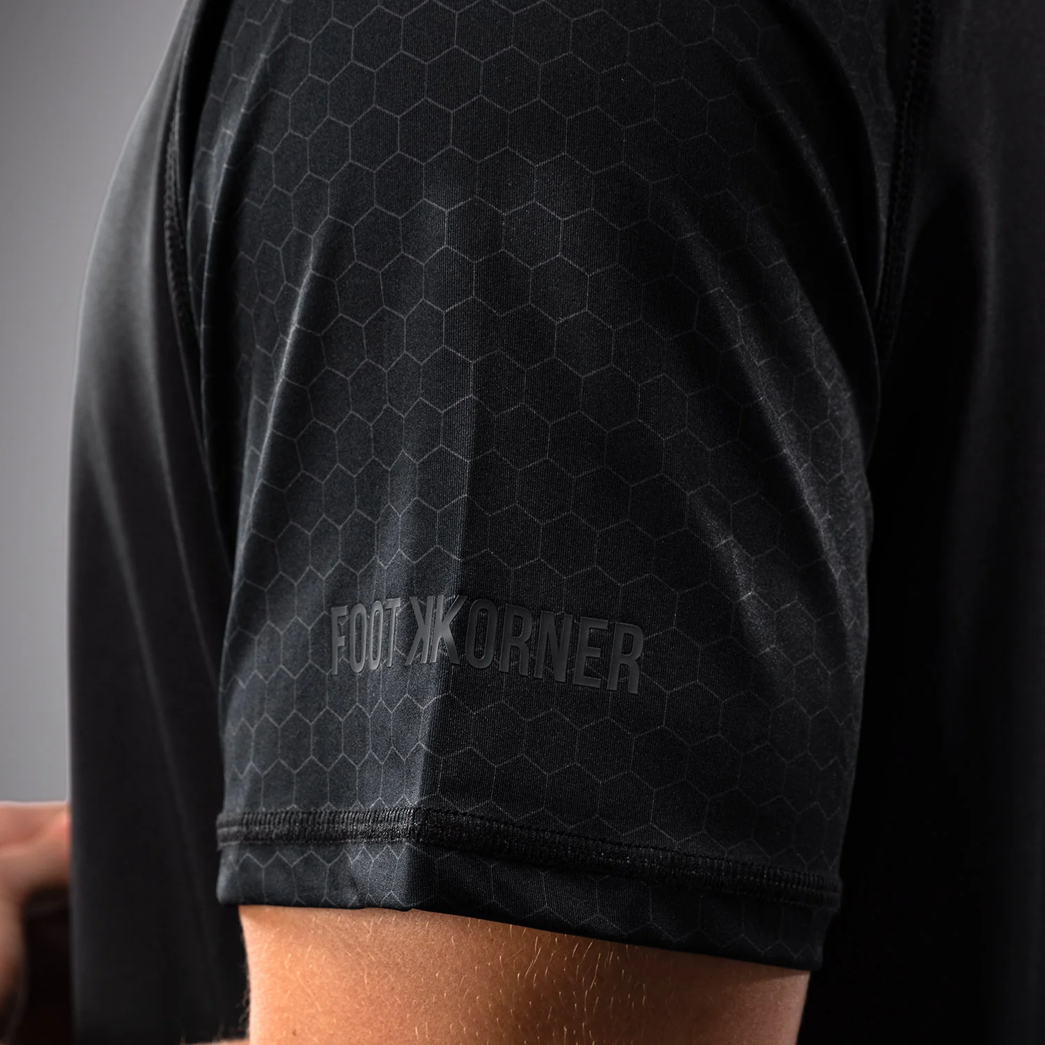 FK x Venum Hexagone MMA T-shirt - Black/Gold - Image 6