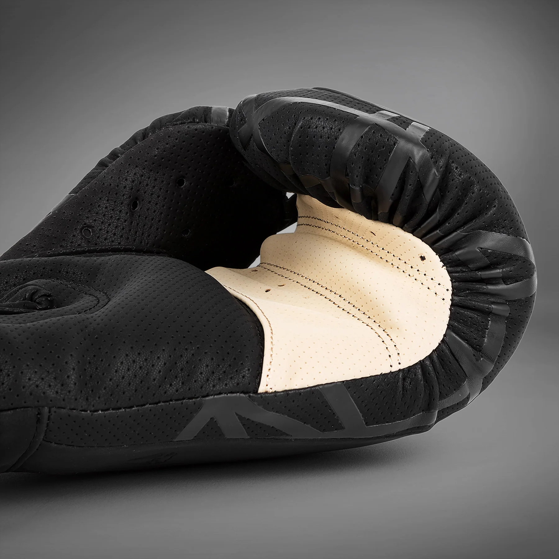 Venum Tecmo 2.0 Boxing Gloves - Black - Image 7