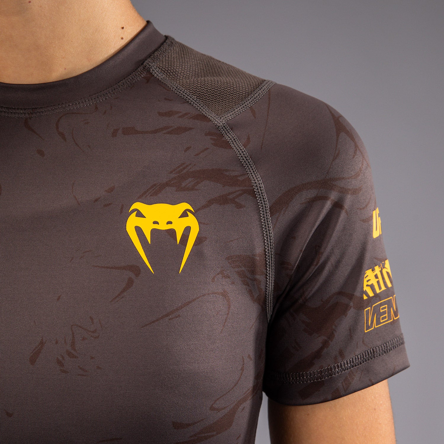 UFC Fusion by Venum Fight Week Women’s Performance Short Sleeve Rashguard - Solid Earthen Brown - Image 5