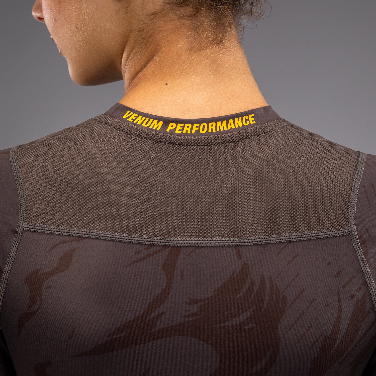 UFC Fusion by Venum Fight Week Women’s Performance Short Sleeve Rashguard - Solid Earthen Brown - Image 7