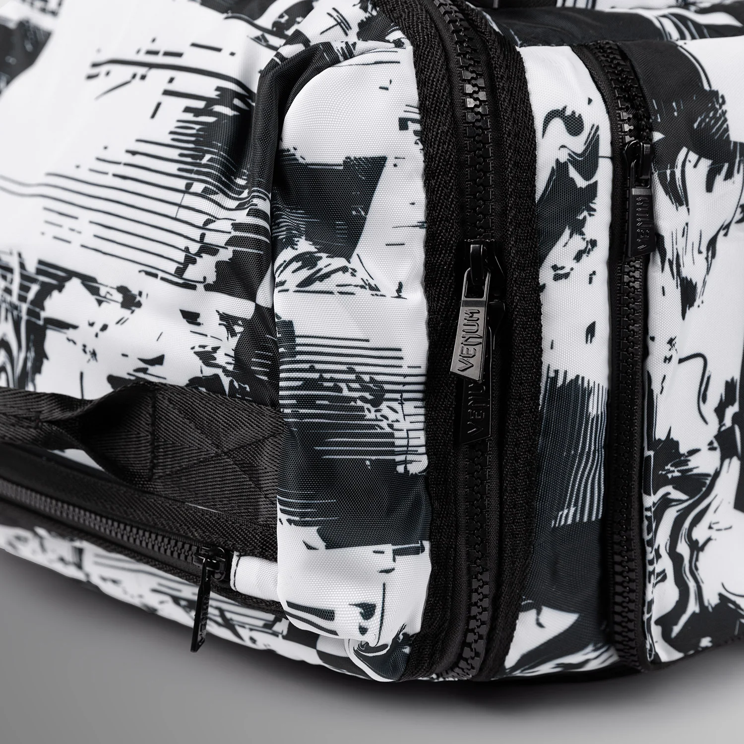 Unisex UFC Zenith by Venum White Authentic Fight Week Gear Bag (48L) - Image 10