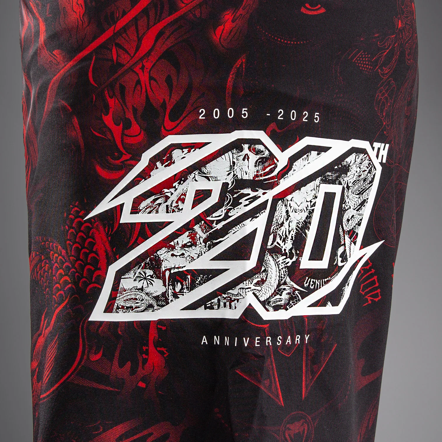 Venum 20th Anniversary Fightshorts - Black/Red - Image 5