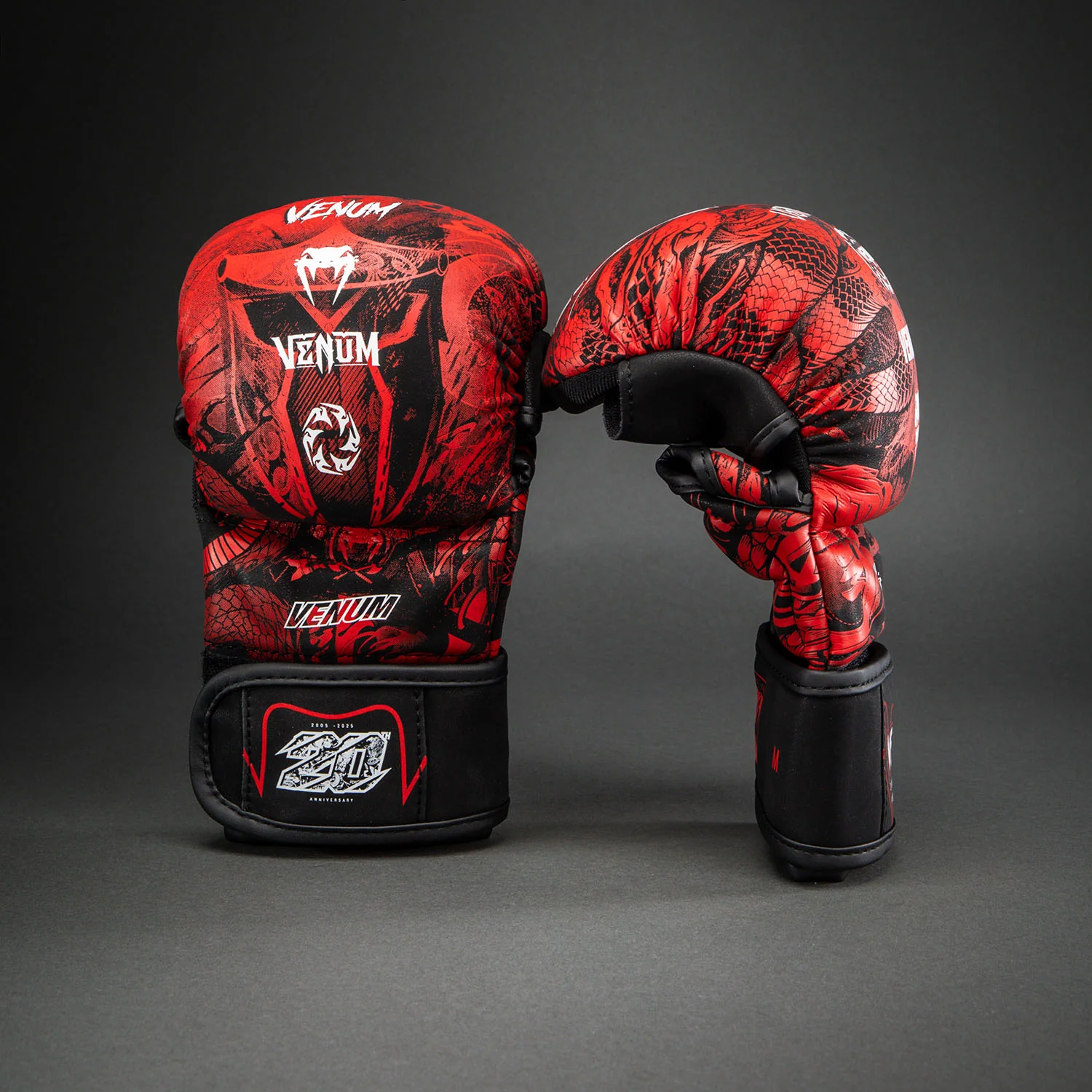 Venum 20th Anniversary Sparring Gloves - Black/Red - Image 2
