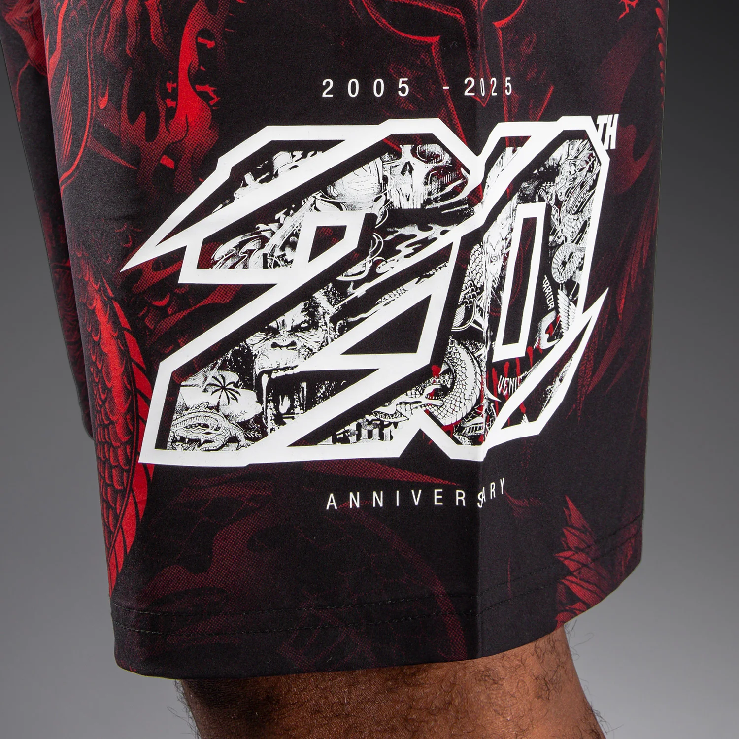 Venum 20th Anniversary Training Shorts - Black/Red - Image 5
