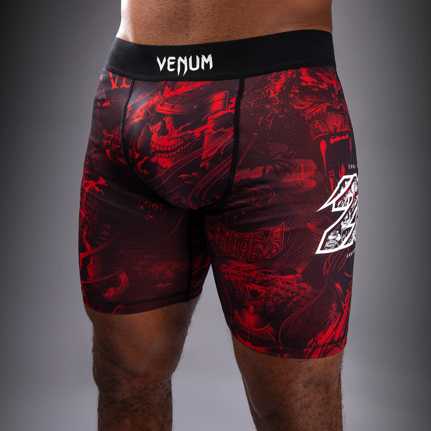 Venum 20th Anniversary Vale Tudo Shorts - Black/Red - Image 5