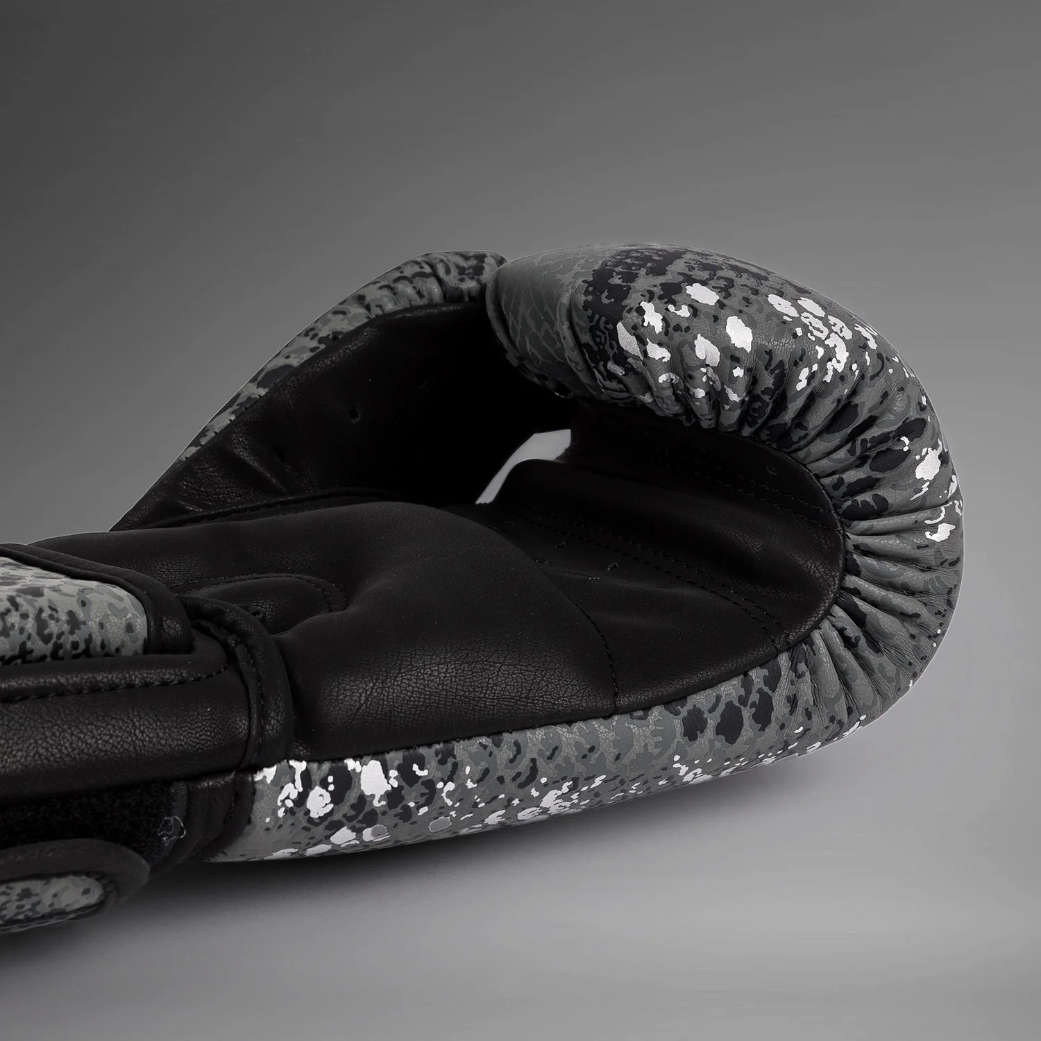 Venum Amazonia Boxing Gloves - Dark grey - Image 4