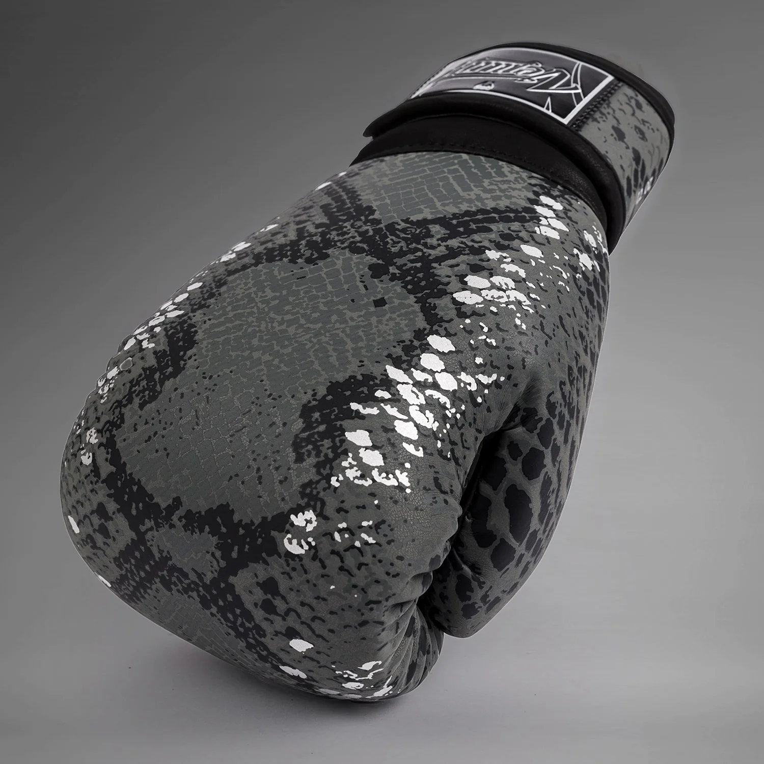 Venum Amazonia Boxing Gloves - Dark grey - Image 7