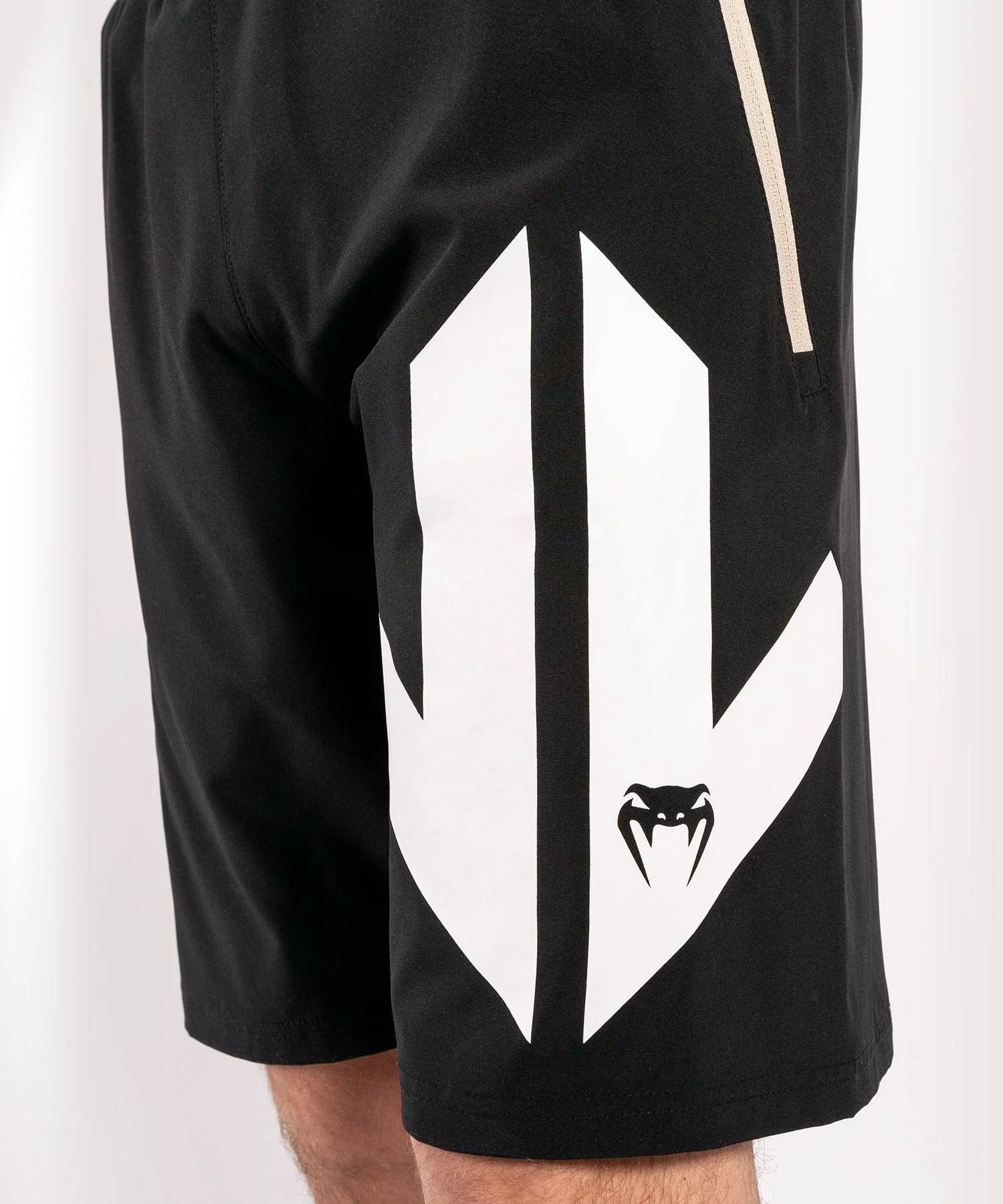 Venum Arrow Loma Signature Collection Training shorts - Black/White - Image 7