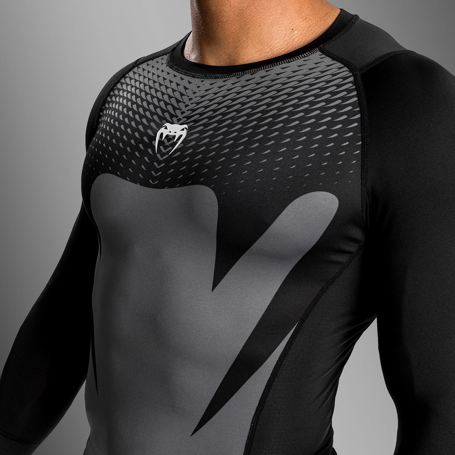 Venum Attack Men's Long Sleeve Rashguard - Black/Grey - Image 5