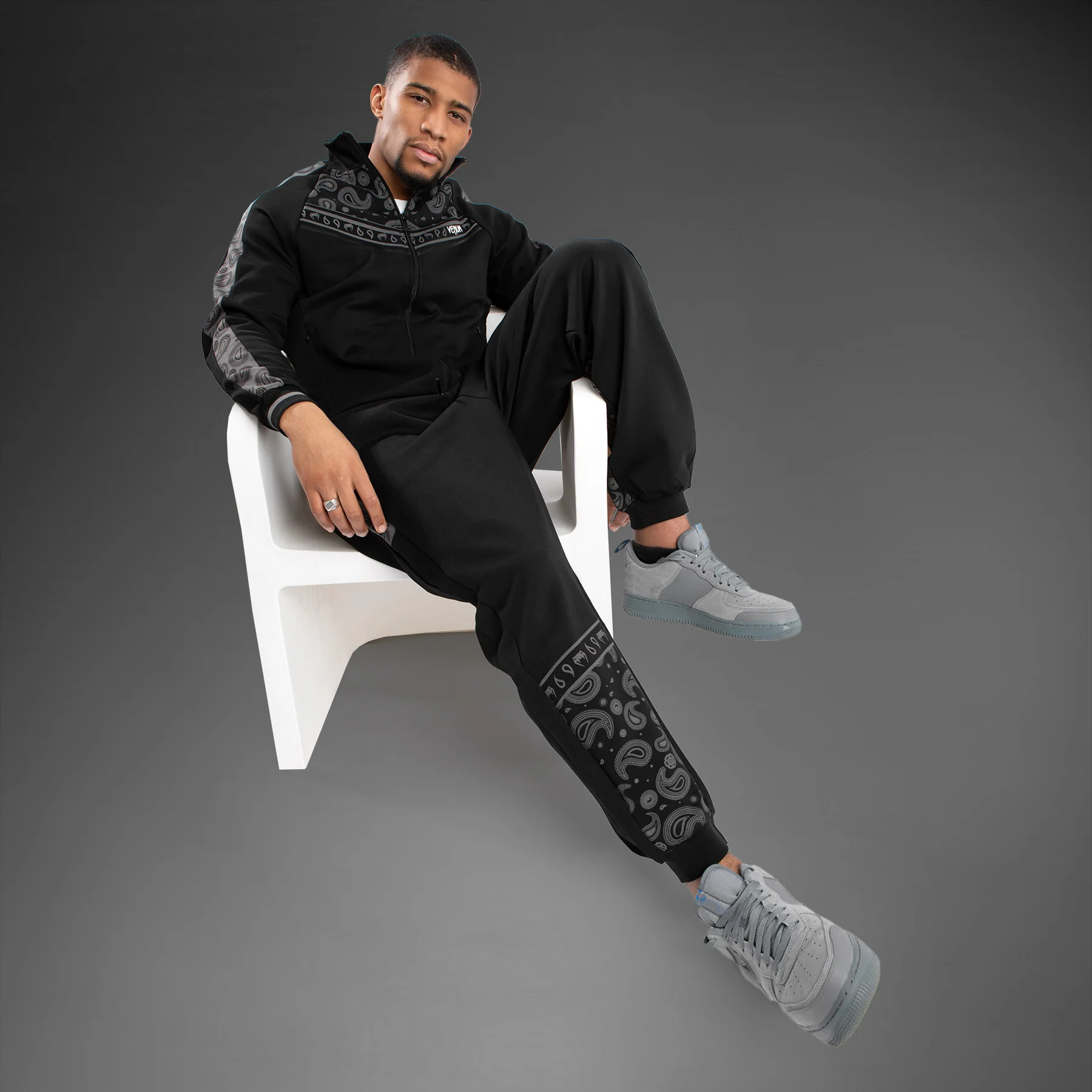 Venum Cali 34 Track Jacket - Black - Image 4