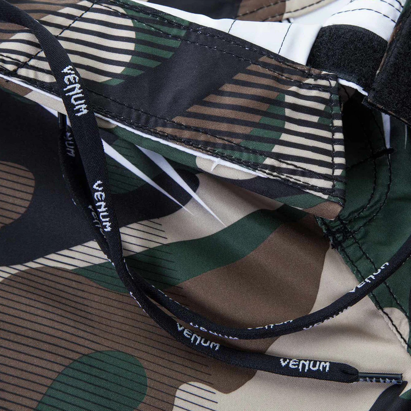 Venum Camo Hero Fightshorts - Green/Brown - Image 5