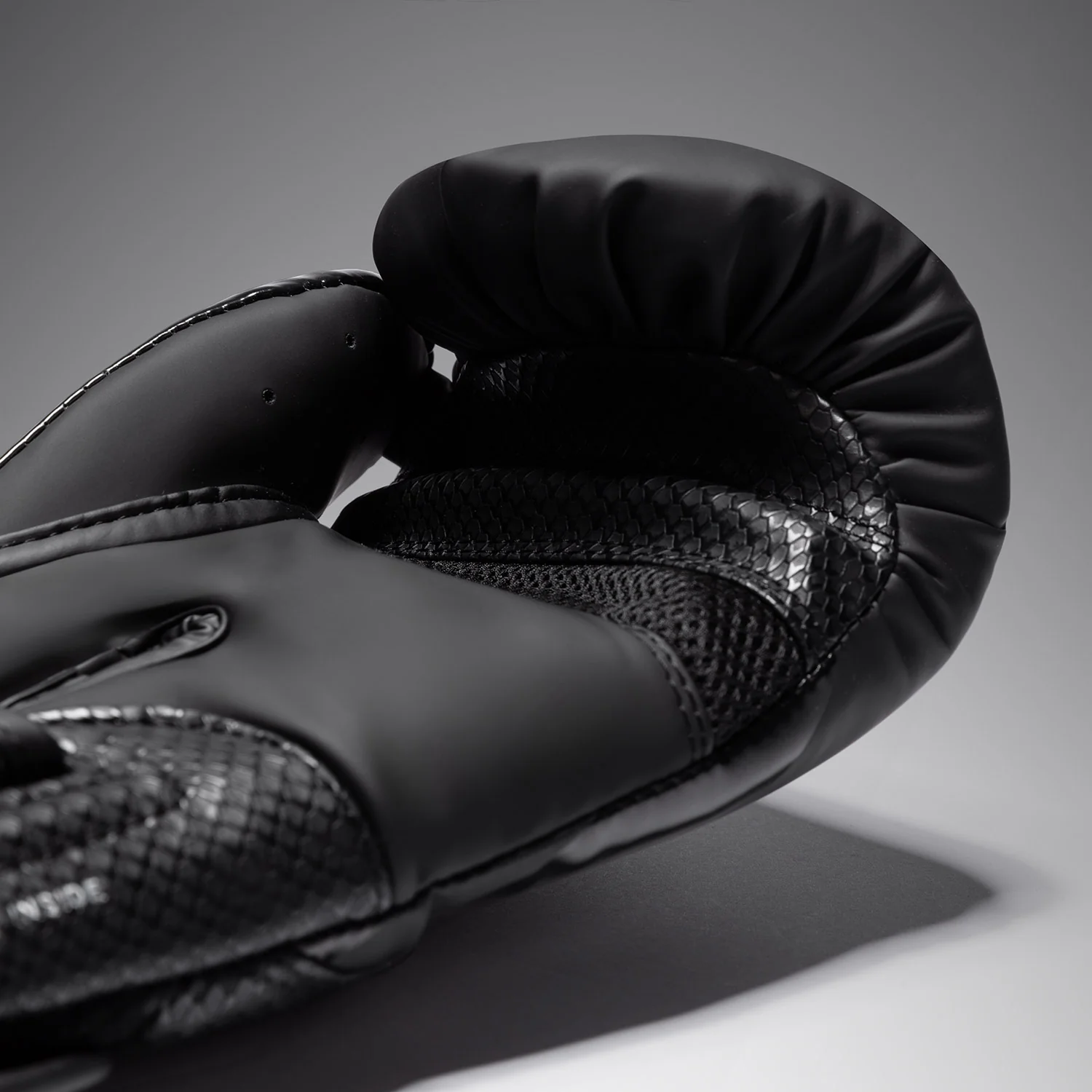 Venum Challenger 4.0 Scales Boxing Gloves - Black - Image 3