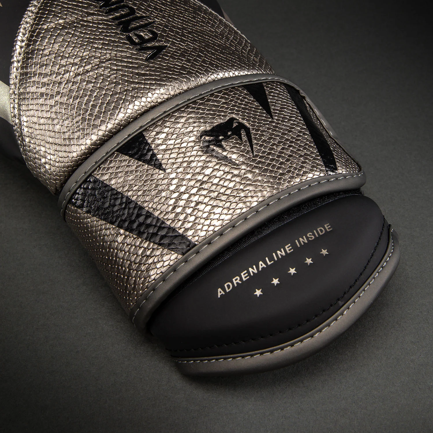 Venum Challenger 4.0 Scales Boxing Gloves -Silver/Black - Image 3