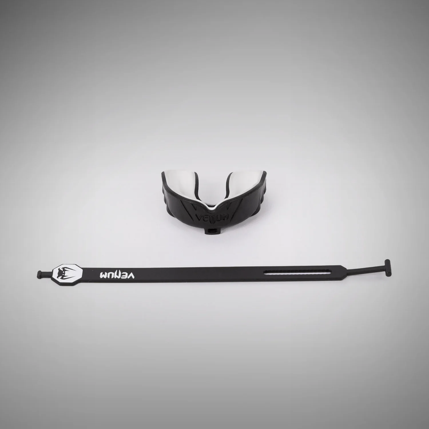 Venum Challenger Mouthguard Strap/Straples - Black/White - Image 2