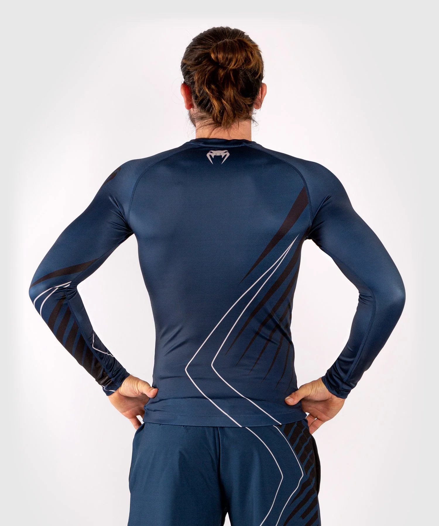 Venum Contender 5.0 Rashguard - Long sleeves - Navy/Sand - Image 4