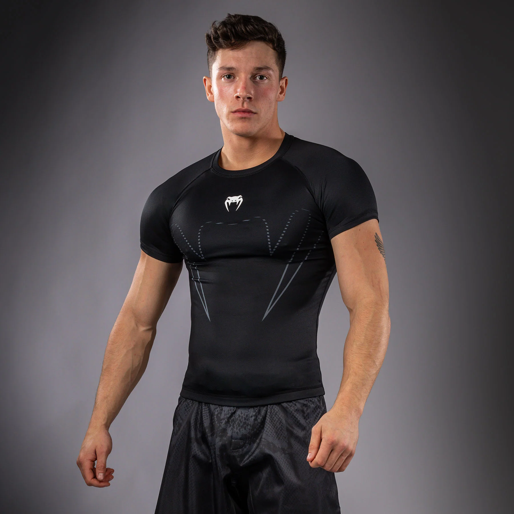 Venum Edge short sleeves Rashguard - Black/Sand