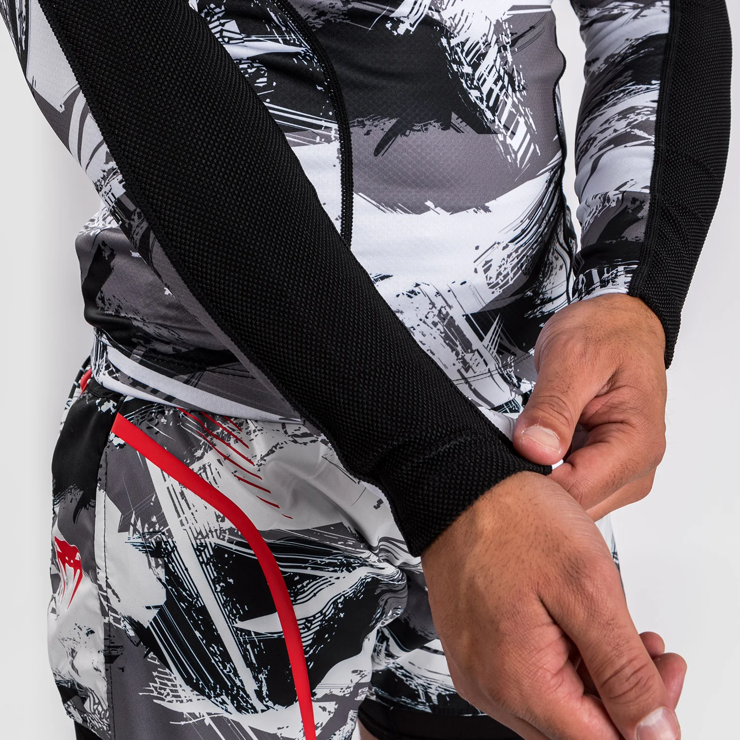Venum Electron 3.0 Long Sleeve Rashguard - Grey/Red - Image 7