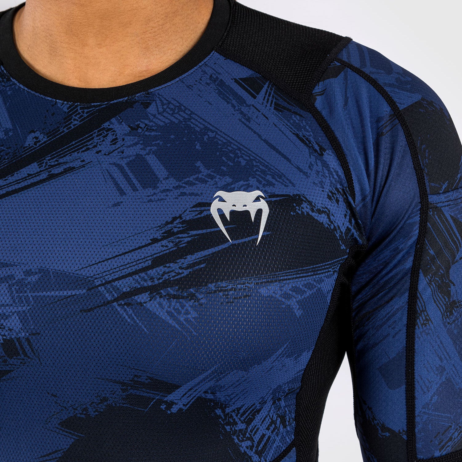 Venum Electron 3.0 Long Sleeve Rashguard - Navy - Image 4