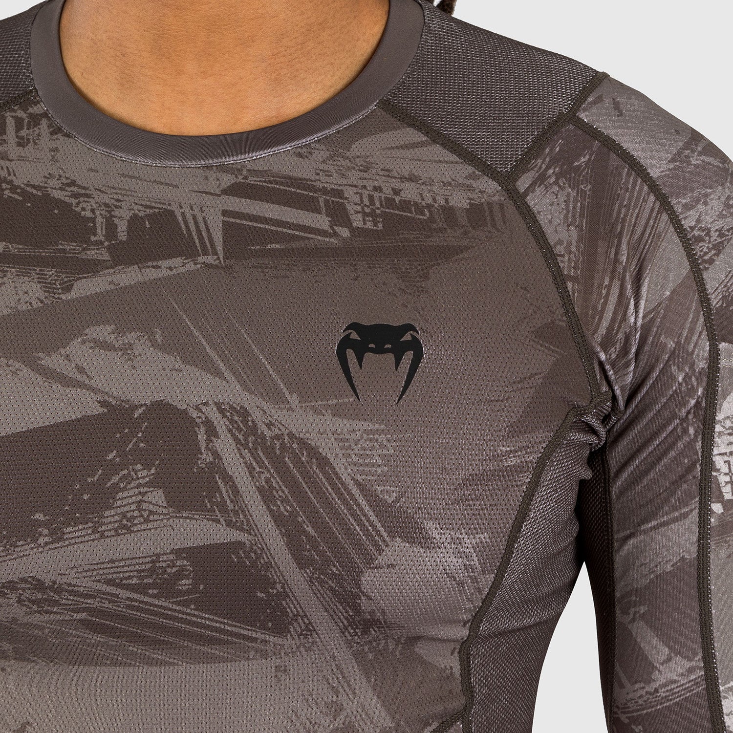 Venum Electron 3.0 Long Sleeve Rashguard - Sand - Image 5