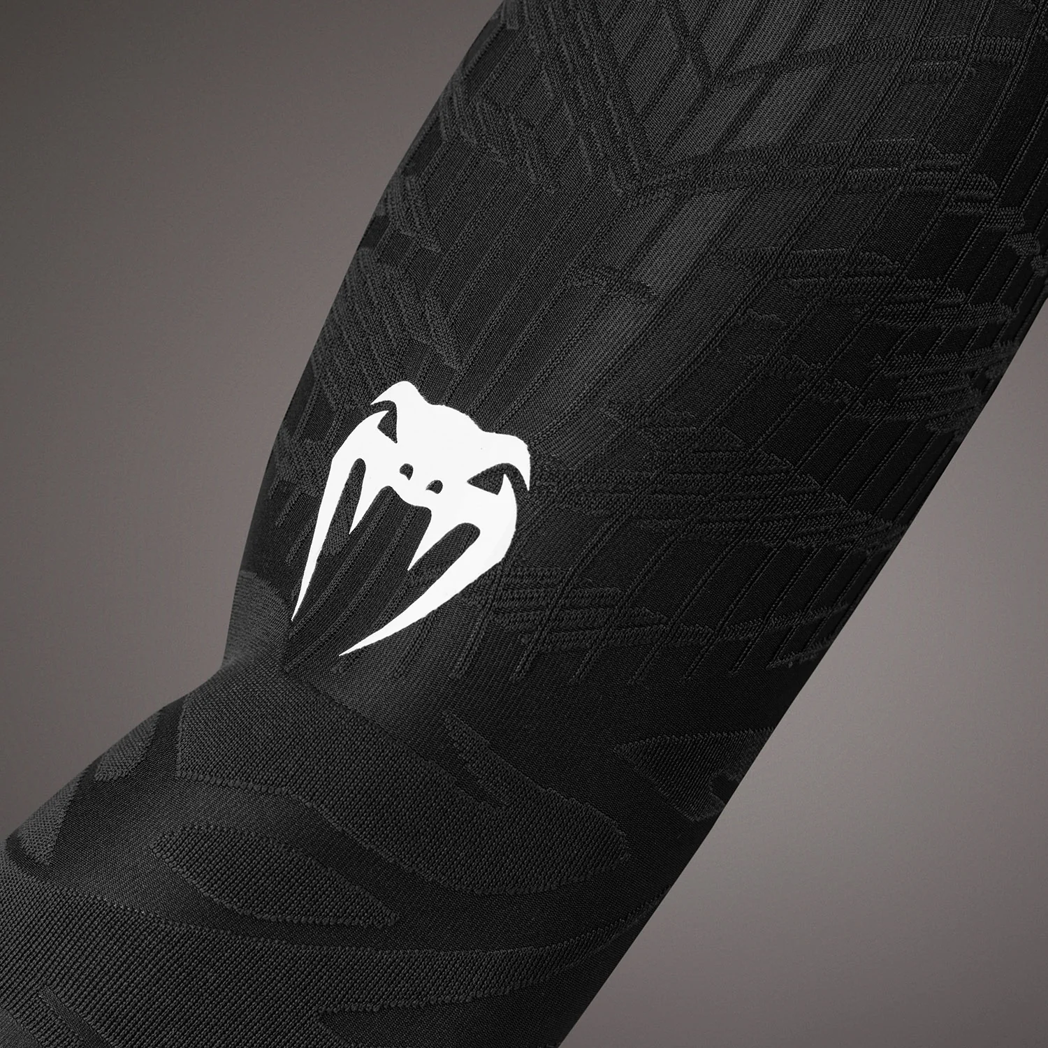 Venum Elite Arm Sleeves - Black/White - Image 3