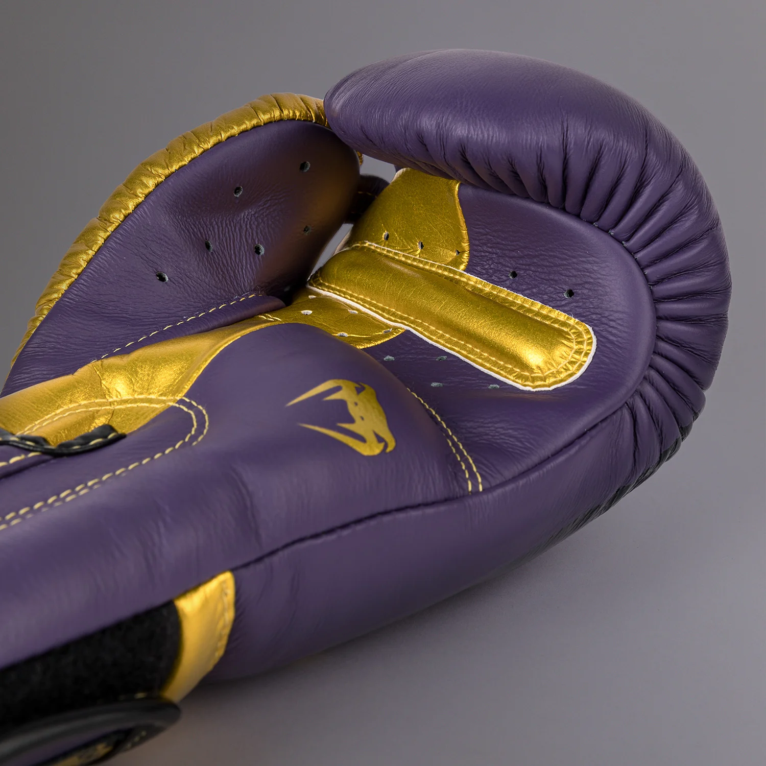 Venum Giant 3.0 Boxing gloves - Dark Purple/Gold - Special Edition - Image 6