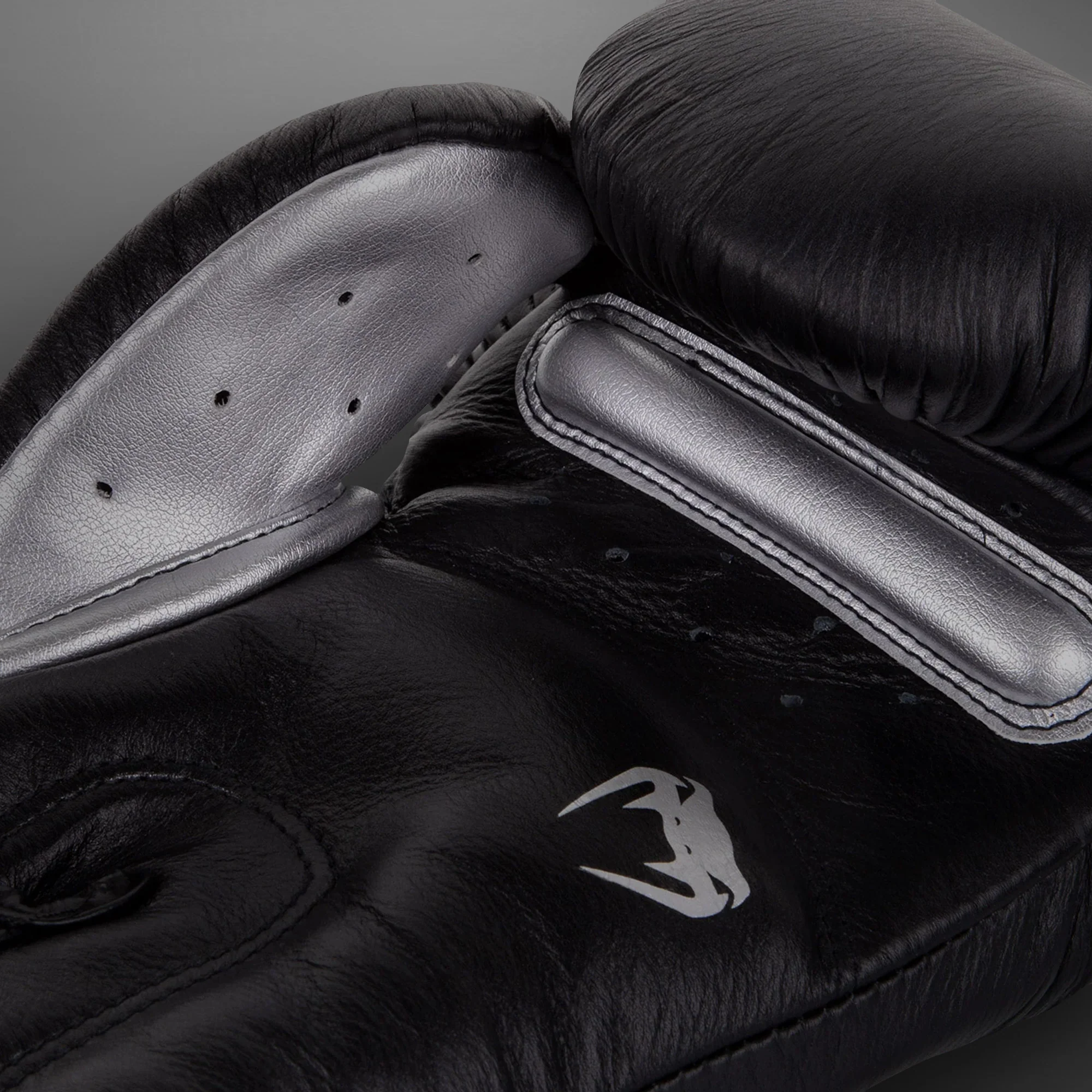 Venum Giant 3.0 Boxing Gloves - Nappa Leather - Black/Silver - Image 2