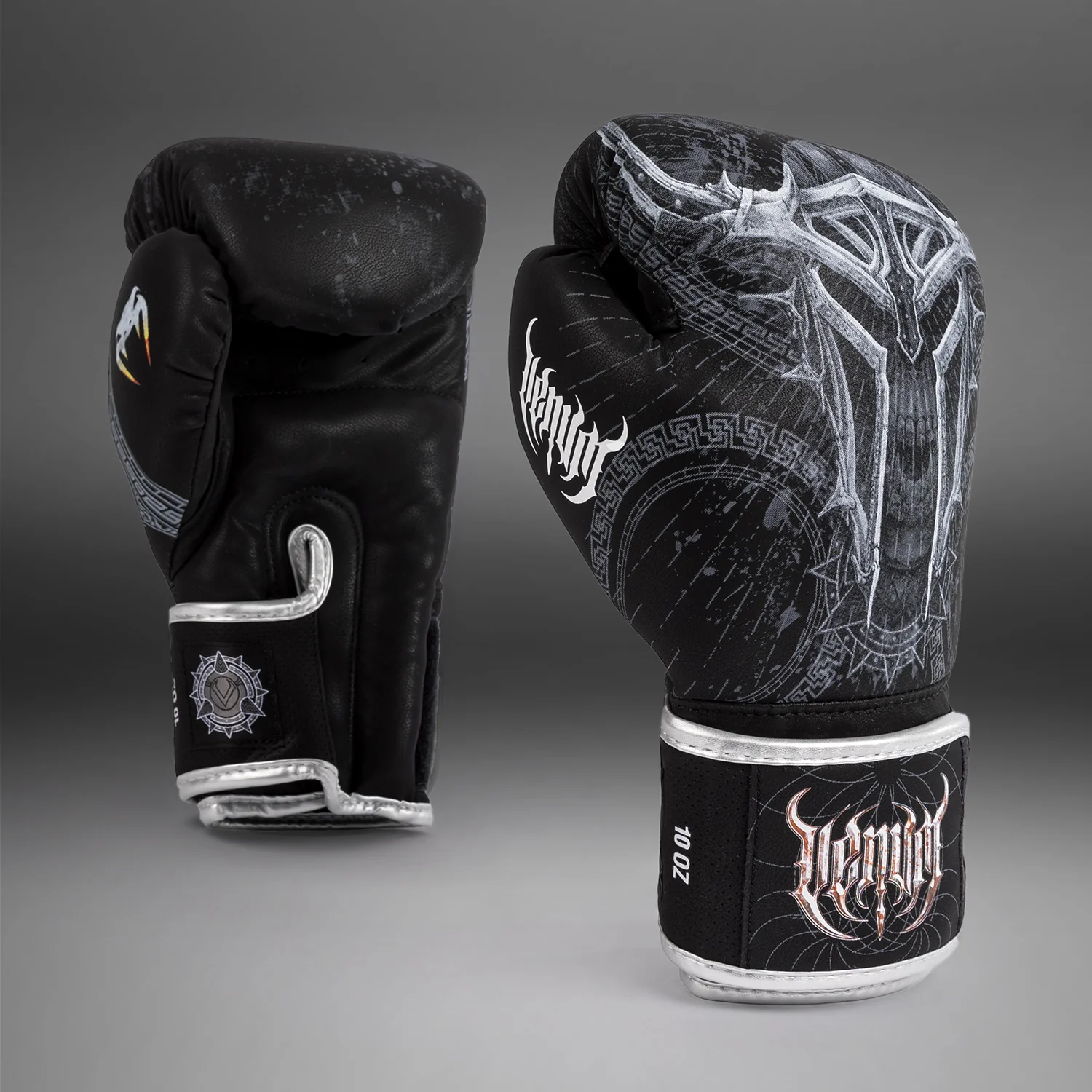 Venum Gladiator 5.0 Boxing Gloves - Black/Silver - Image 4