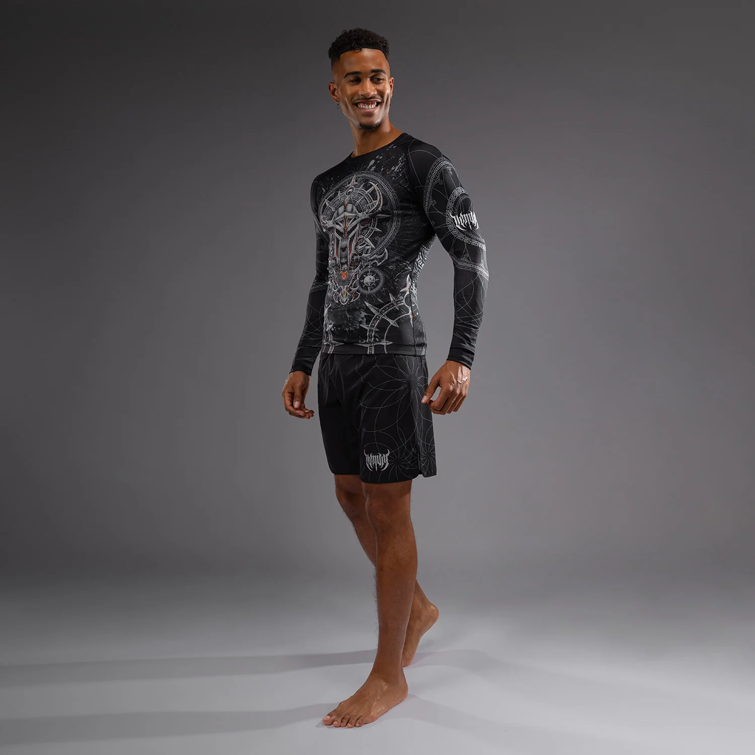 Venum Gladiator 5.0 Men's Long Sleeve Rashguard - Black/Silver - Image 2