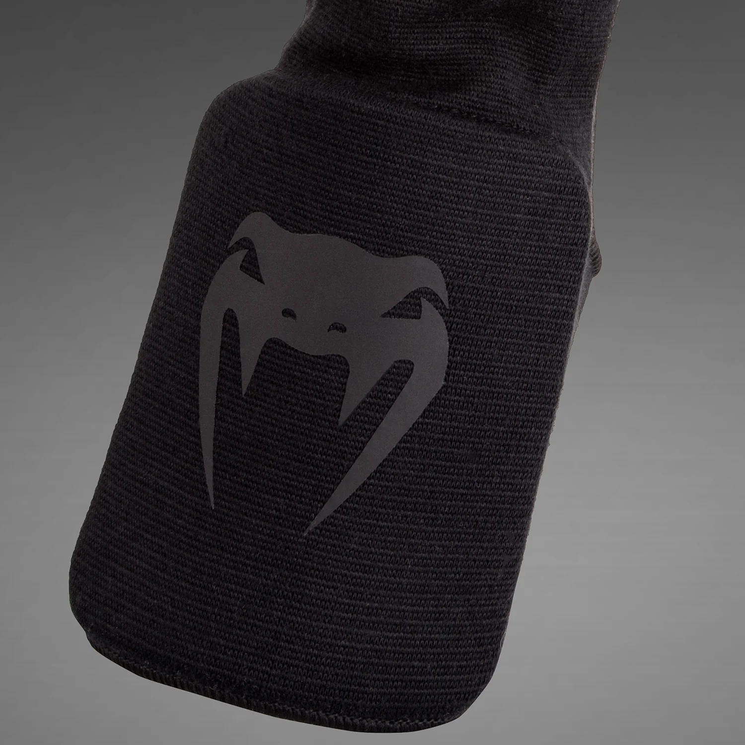 Venum Kontact Shin Guards - Black/Black - Image 5