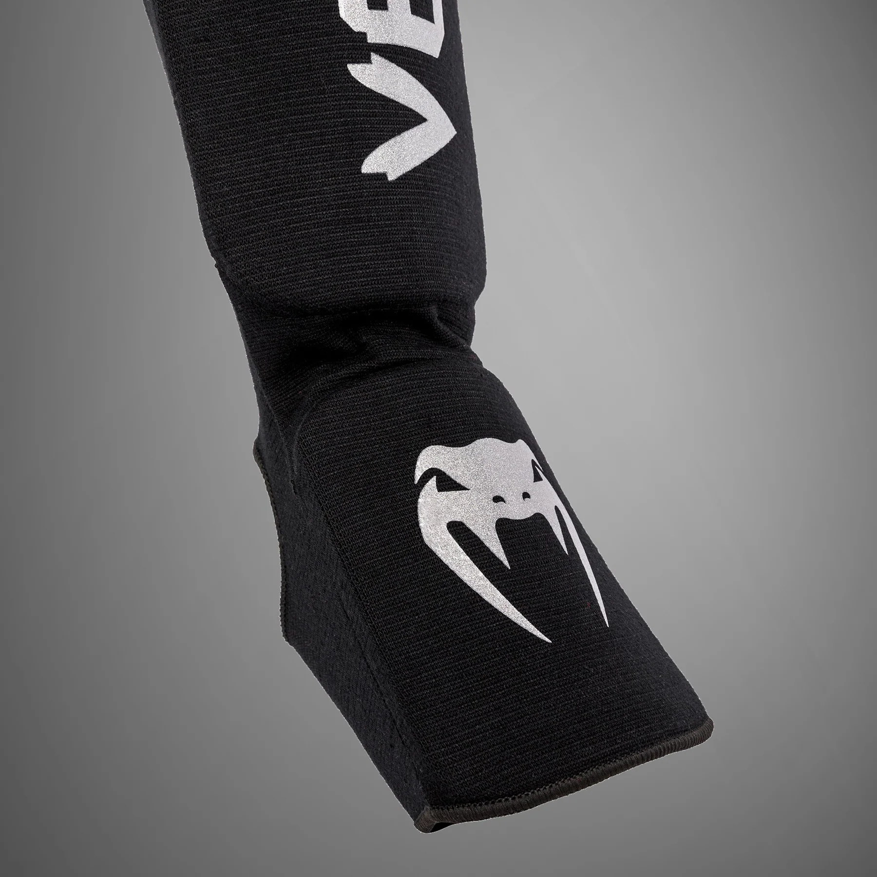 Venum Kontact Shin Guards - Black/Silver - Image 3