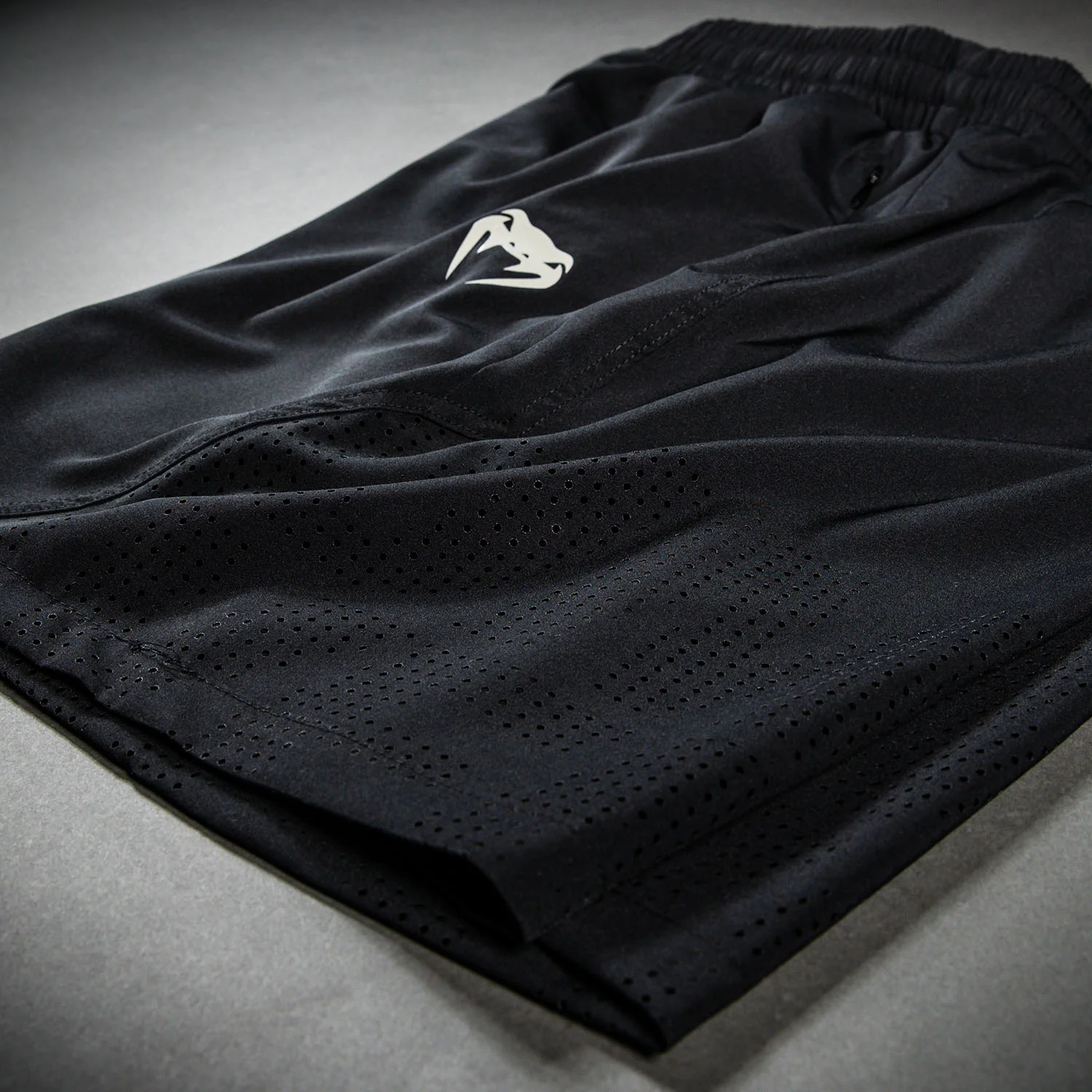 Venum Lazer Training Shorts - Black/Grey - Image 7