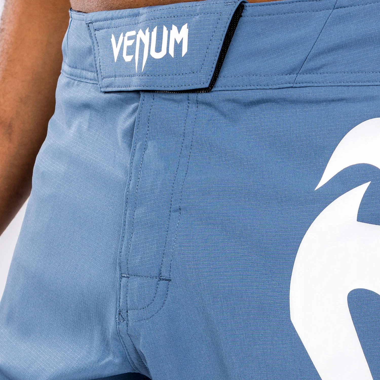 Venum Light 5.0 Fightshort - Blue/White - Image 5