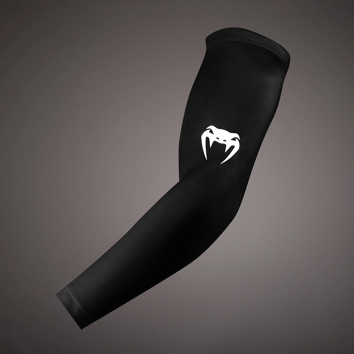 Venum Lineup Arm Sleeves - Black/White - Image 2