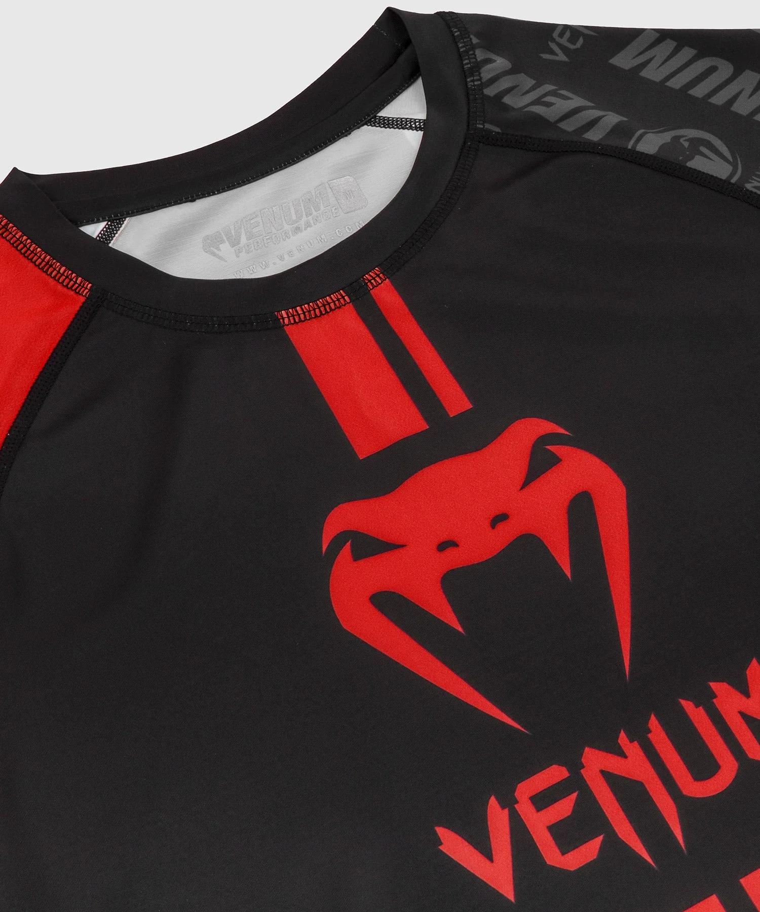 Venum Logos Rashguard - Short Sleeves - Black/Red - Image 5