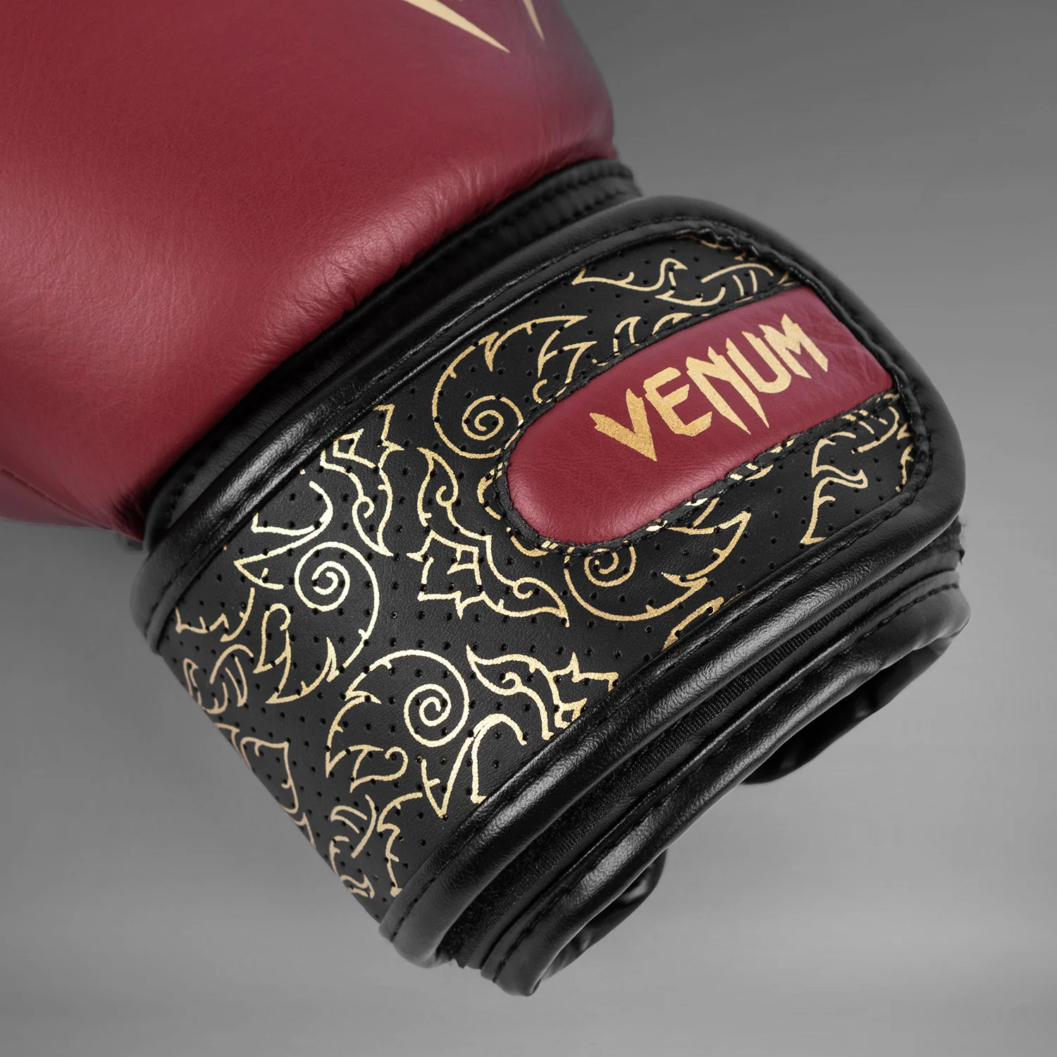 Venum Power 2.0 Boxing Gloves - Burgundy/Black - Image 4