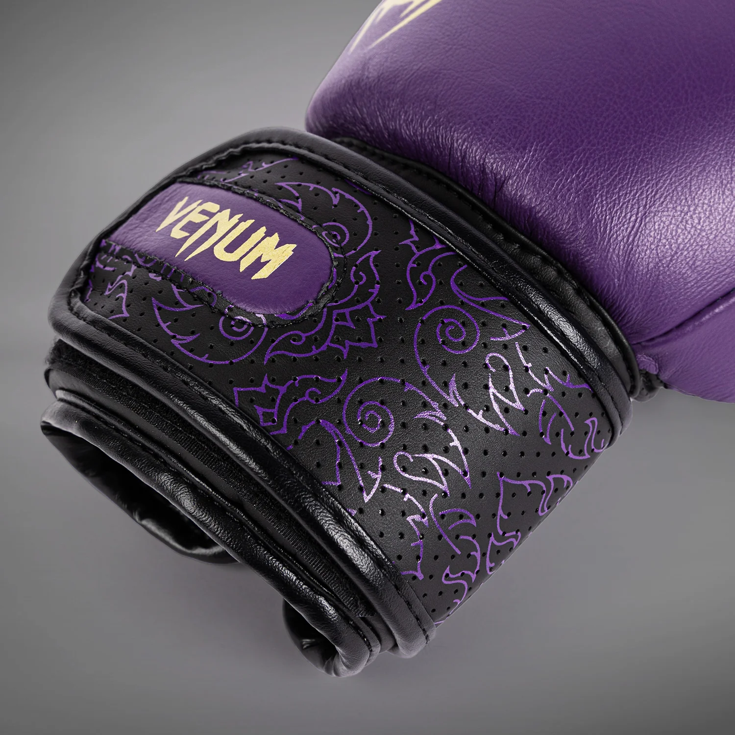 Venum Power 2.0 Boxing Gloves - Dark Plum - Image 5