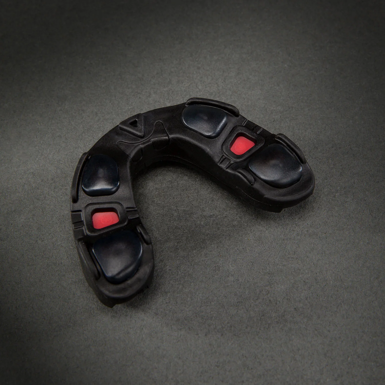 Venum Predator Mouthguard – Black/Black/Red - Image 6