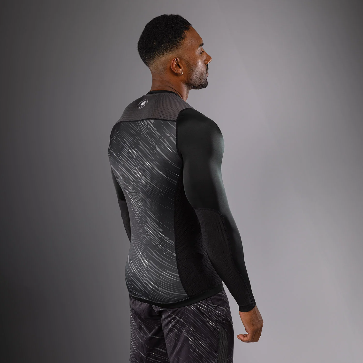 Venum Rapid Long Sleeve Rashguard - Black/Storm Grey - Image 4