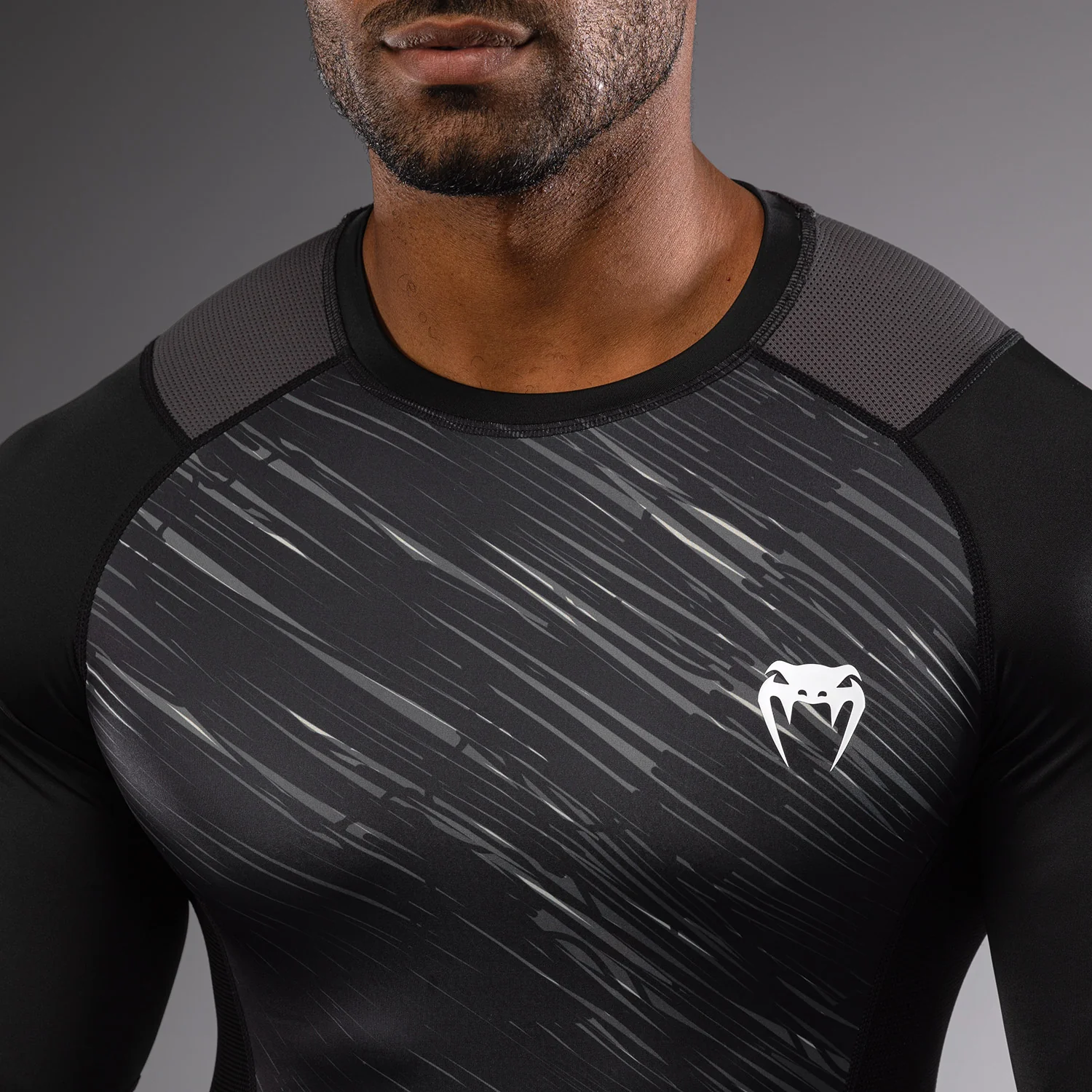 Venum Rapid Long Sleeve Rashguard - Black/Storm Grey - Image 6