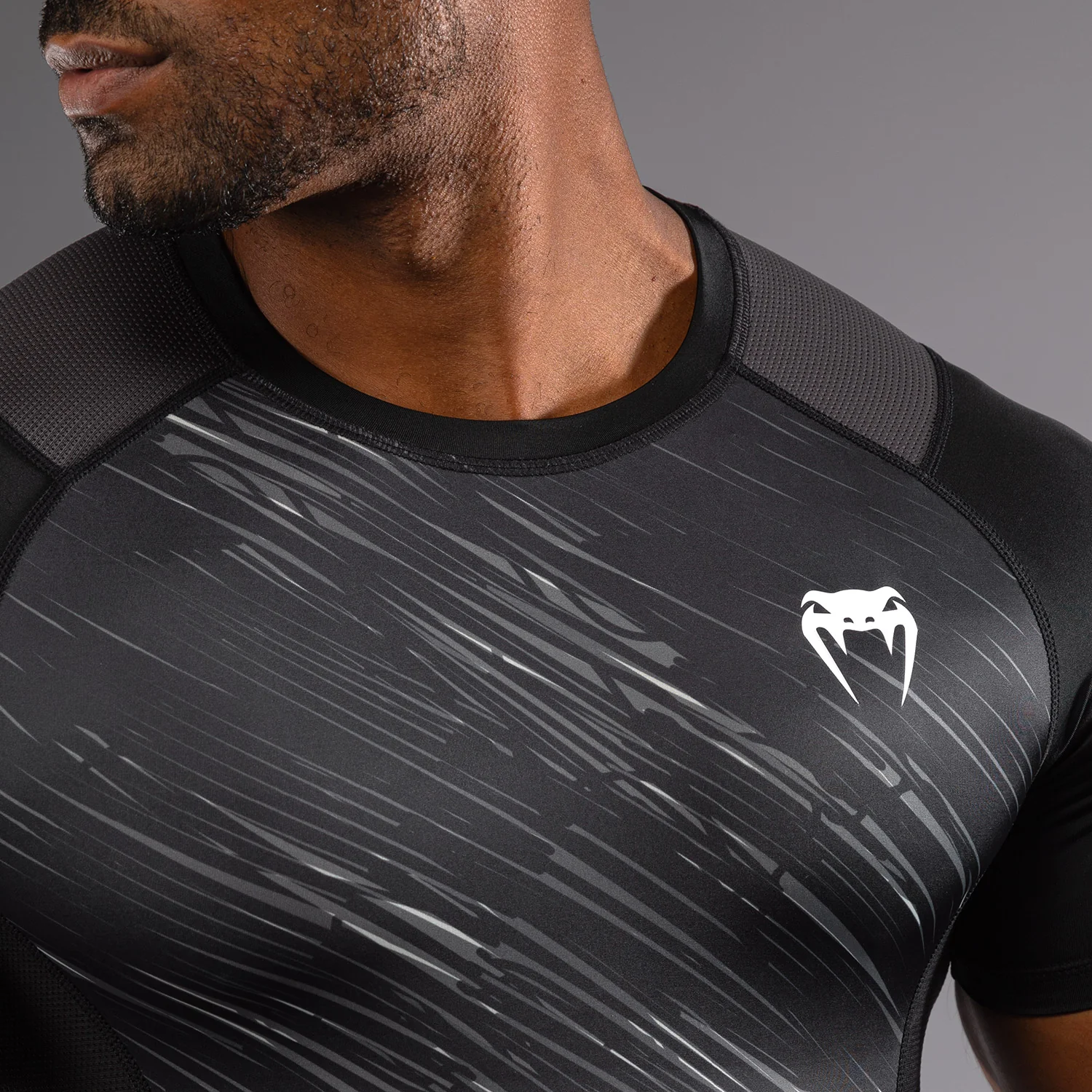 Venum Rapid Short Sleeve Rashguard - Black/Storm Grey - Image 5