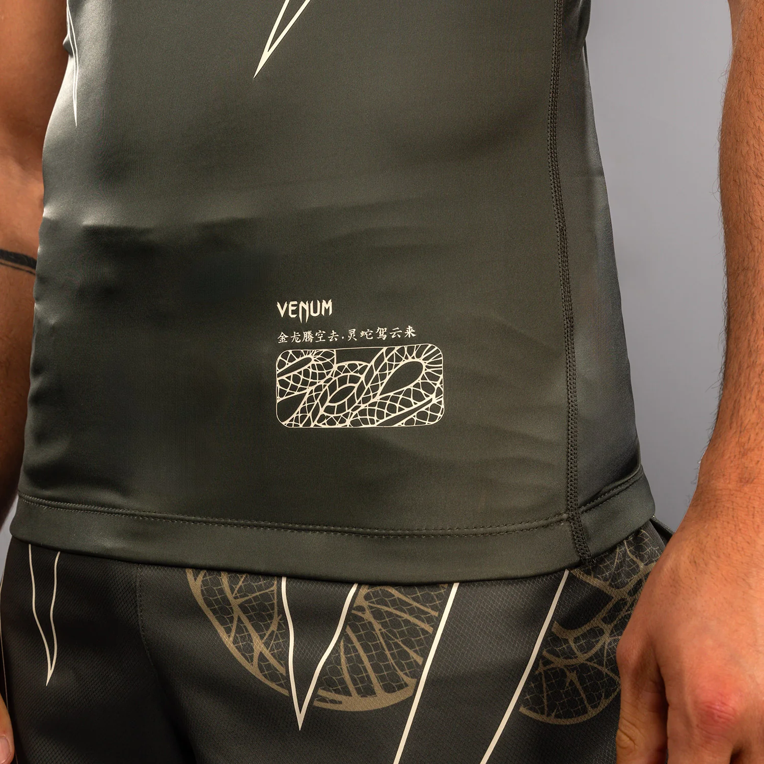 Venum Serpenti Short Sleeve Rashguard - Khaki/Bronze/Ivory - Image 6