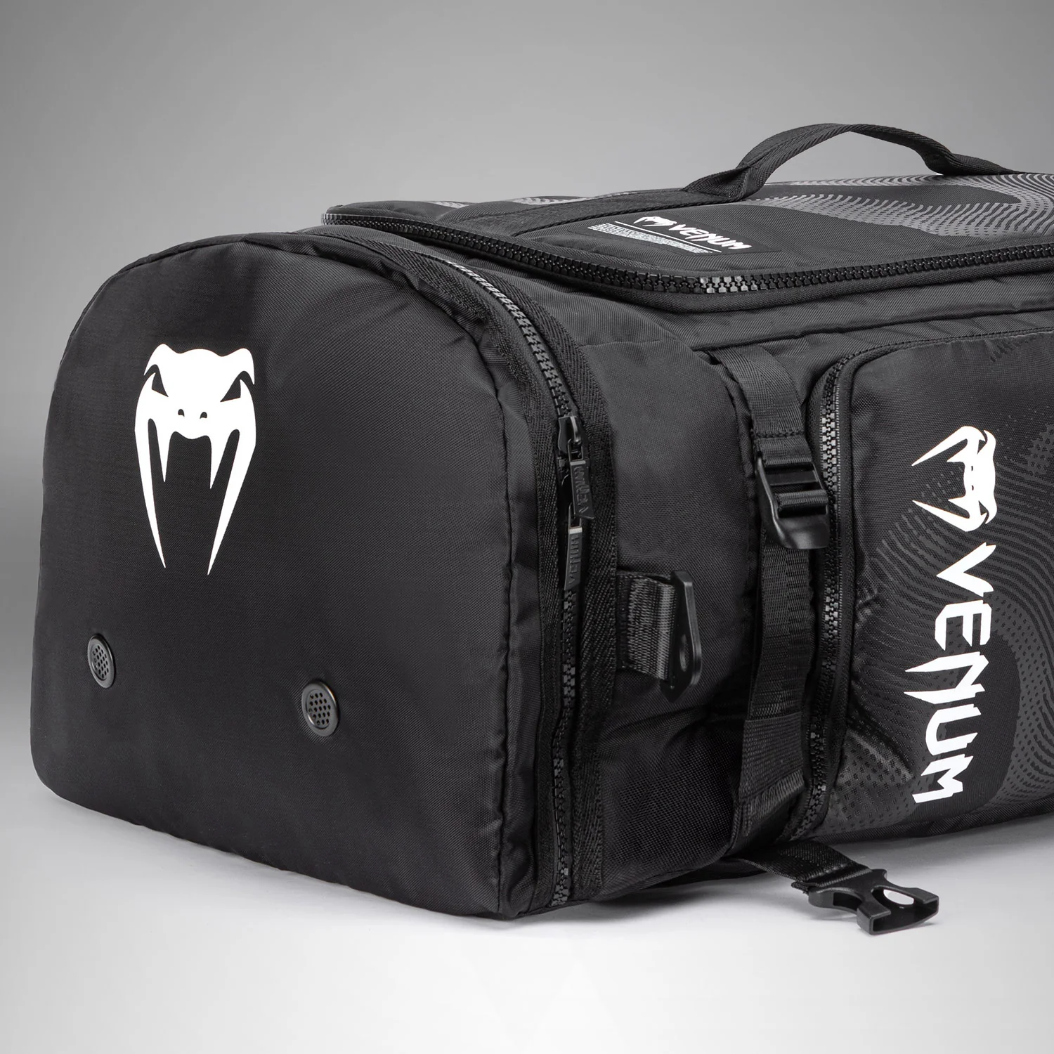 Venum Shockwave Convertible Sports Bag (48L) - Black - Image 5