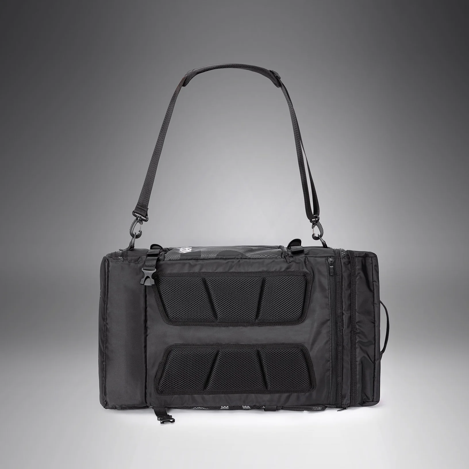 Venum Shockwave Convertible Sports Bag (48L) - Black - Image 8