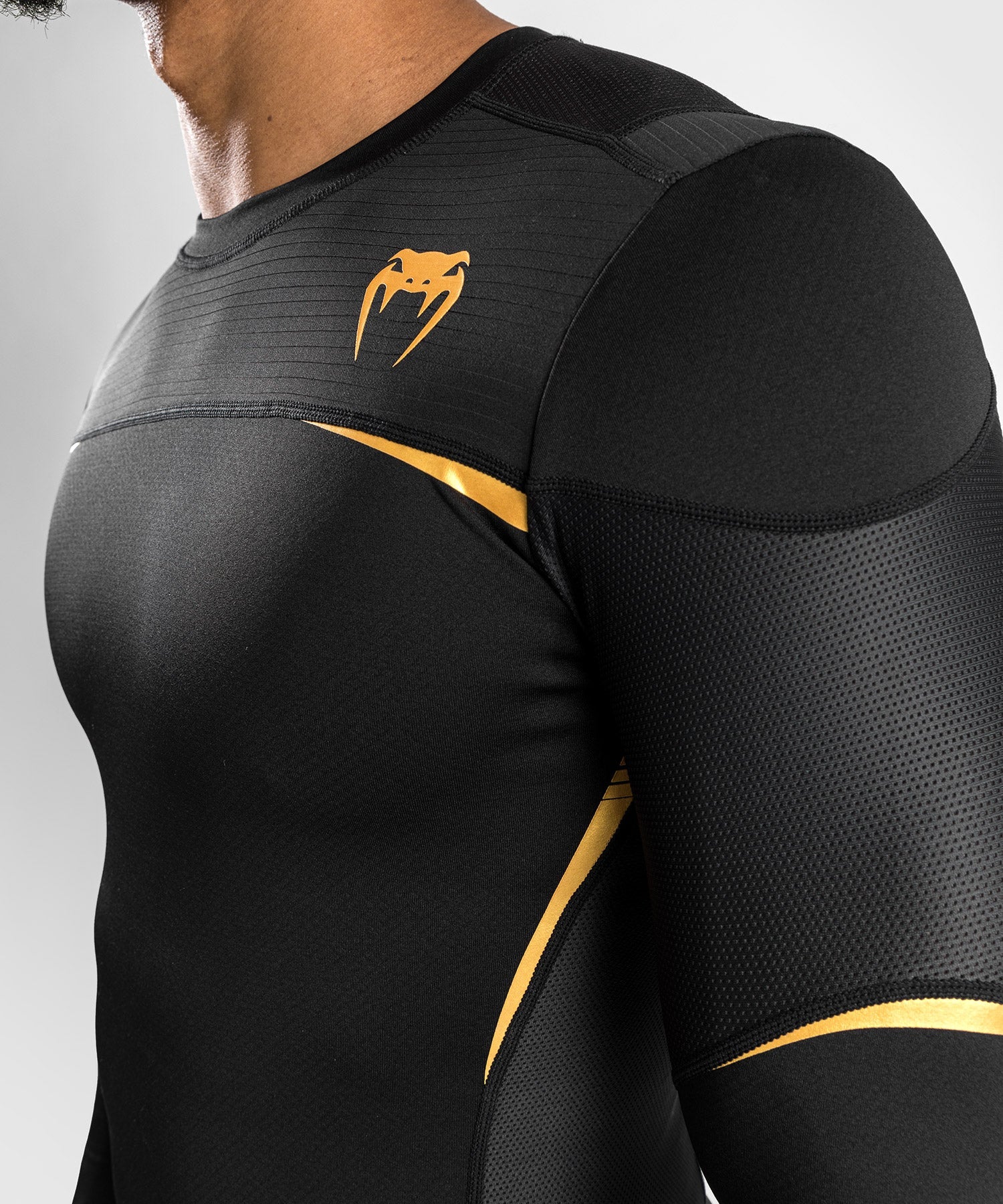 Venum Tempest 2.0 Rashguard Long Sleeves – Black/Gold - Image 4
