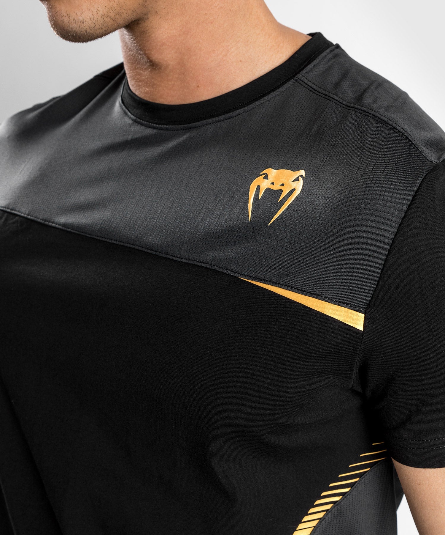 Venum Tempest 2.0 T-shirt – Black/Gold - Image 6
