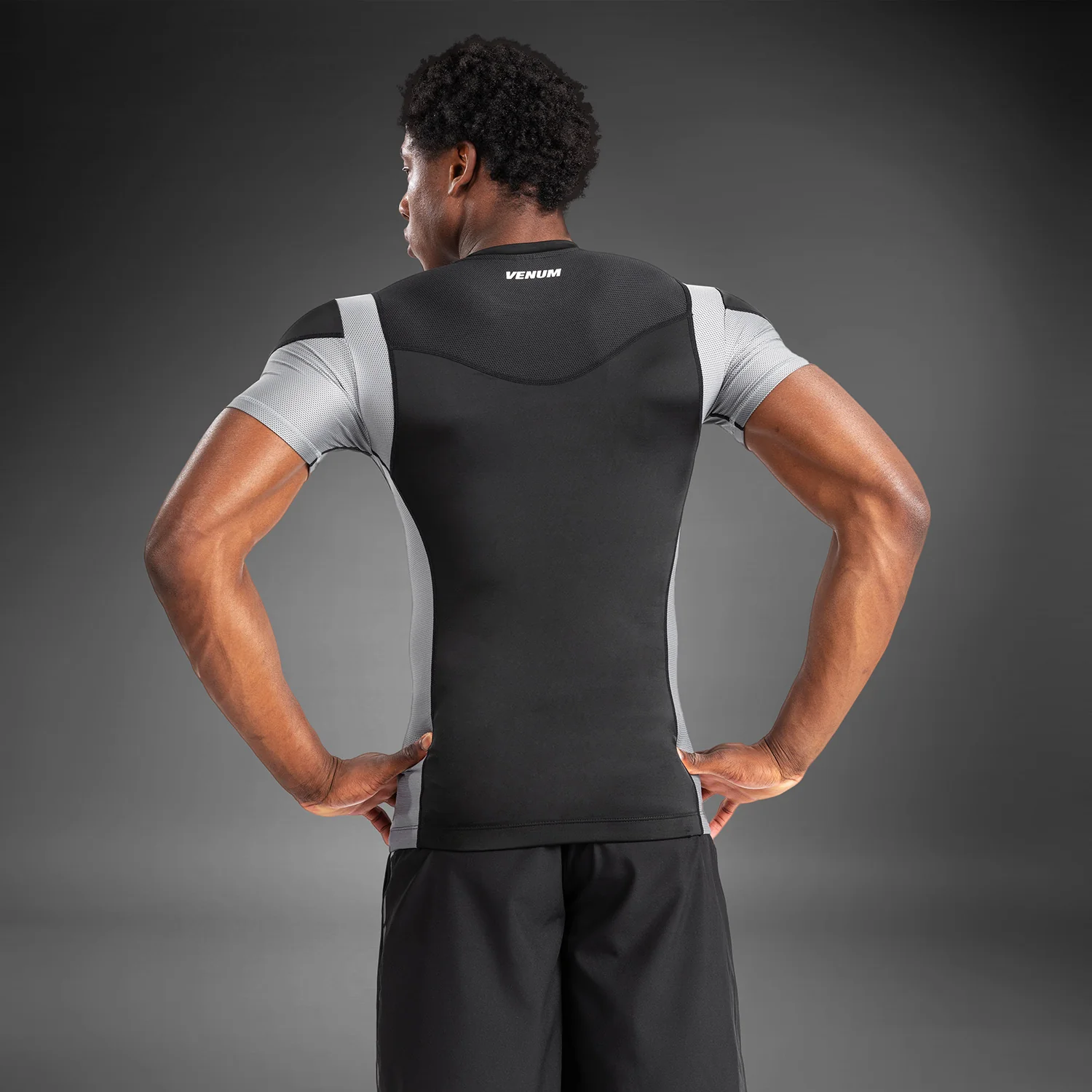 Venum Tempest Men's Short Sleeve Rashguard - Black/Grey - Image 6