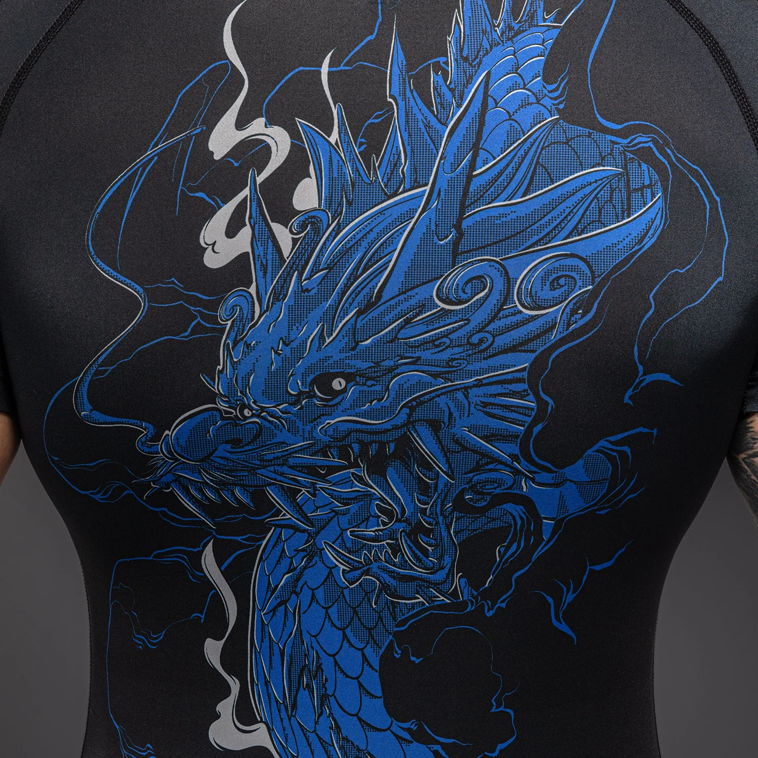 Venum Thunder Dragon Short Sleeves Rashguard - Black/Royal Blue - Image 5