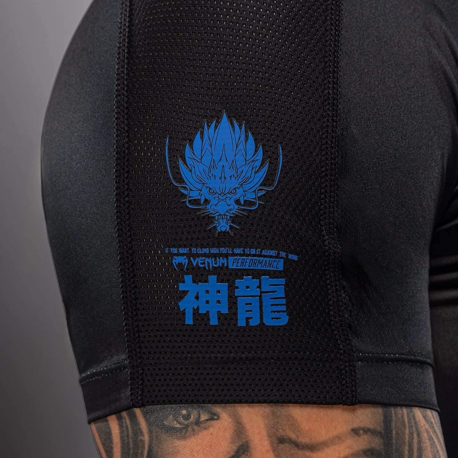 Venum Thunder Dragon Short Sleeves Rashguard - Black/Royal Blue - Image 6