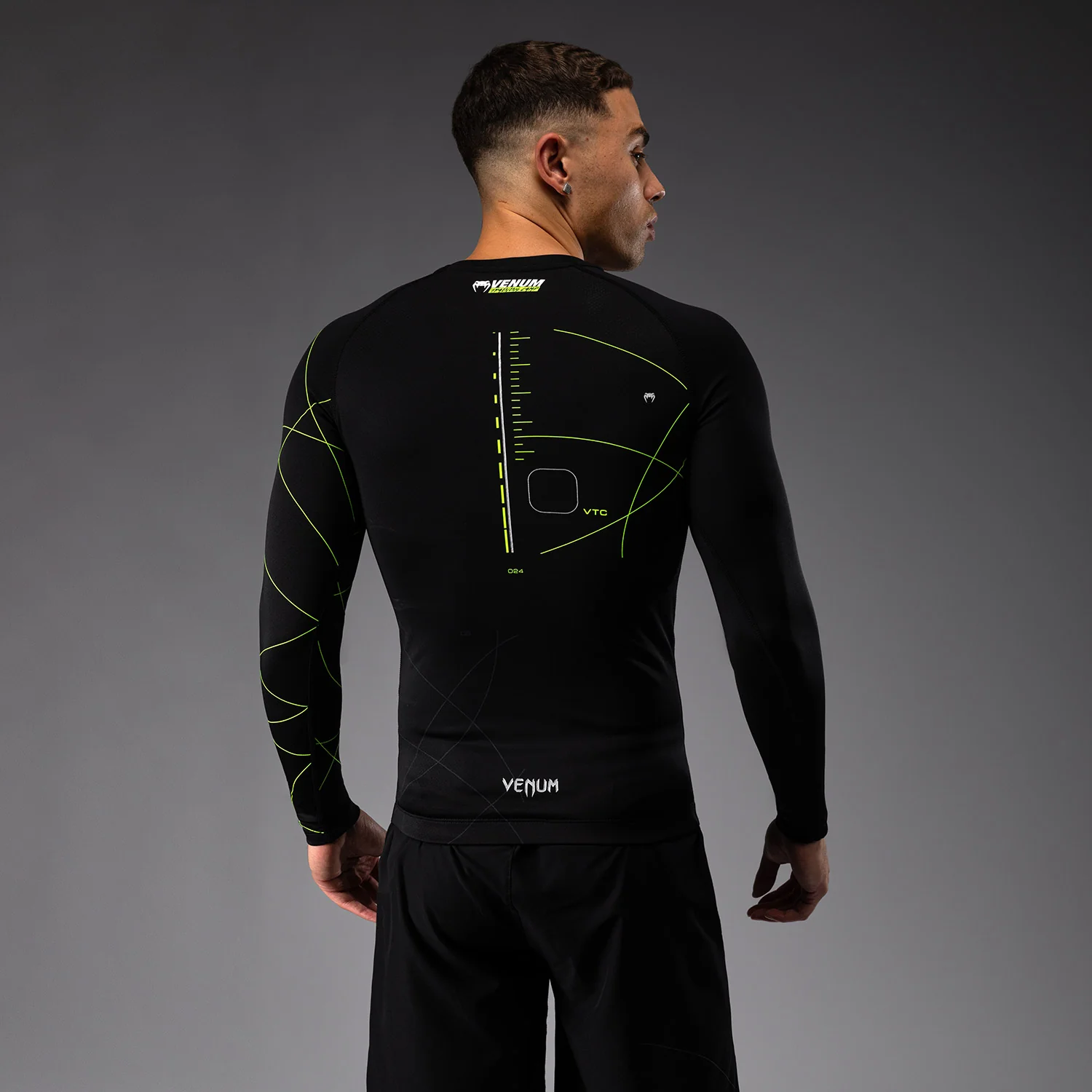 Venum Training Camp 4.0 Long Sleeve Rashguard - Black/Neon Green - Image 4