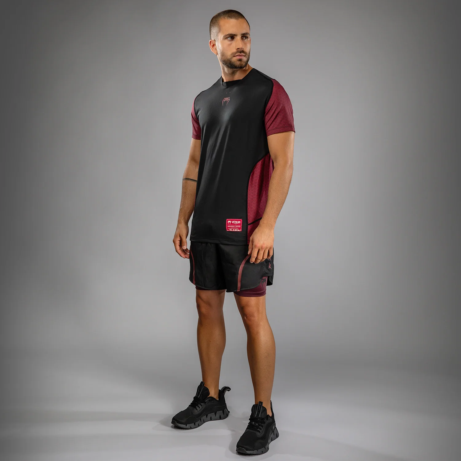 Venum x Assassin’s Creed Shadows Men’s Dry-Tech T-Shirt - Burgundy/Black - Image 4